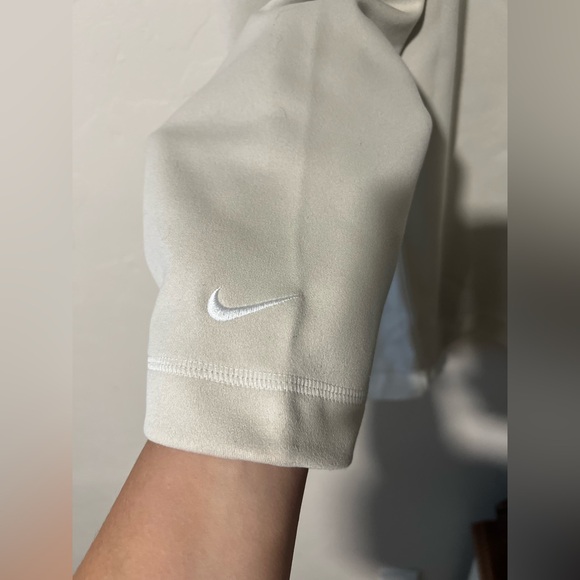 Nike Golf Beige with White accents Long Sleeve 1/4 Zipper Pullover
Size XL - Picture 10 of 13